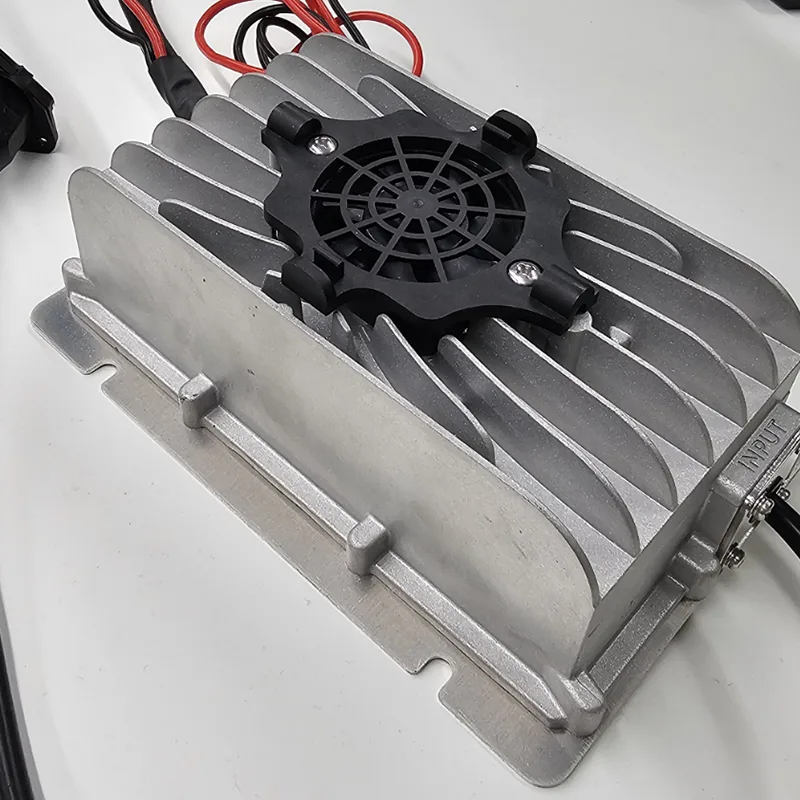 600W Yüksək Güclü Golf Arabası Eksklüziv Sürətli Şarj Cihazı